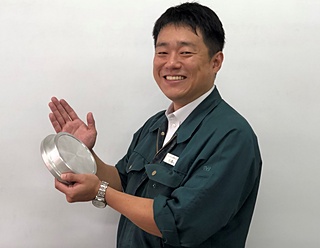 代表取締役 小島基嗣 代表取締役 小島基嗣